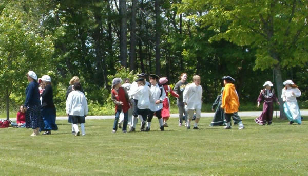 4th grade students dressed for history day