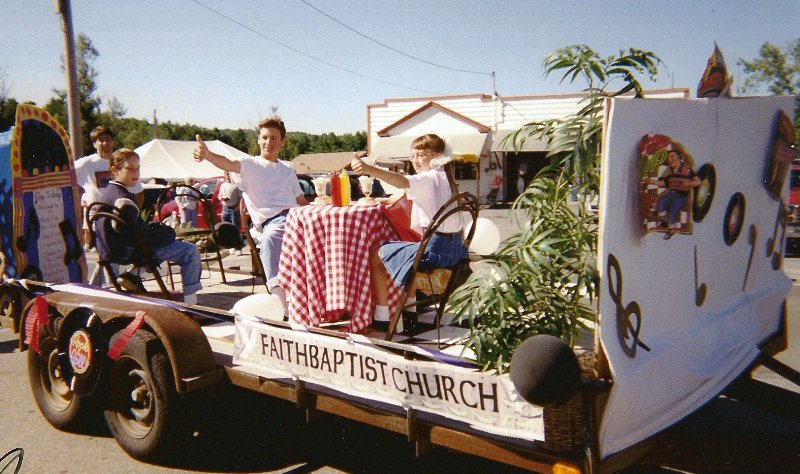 50s diner scene float