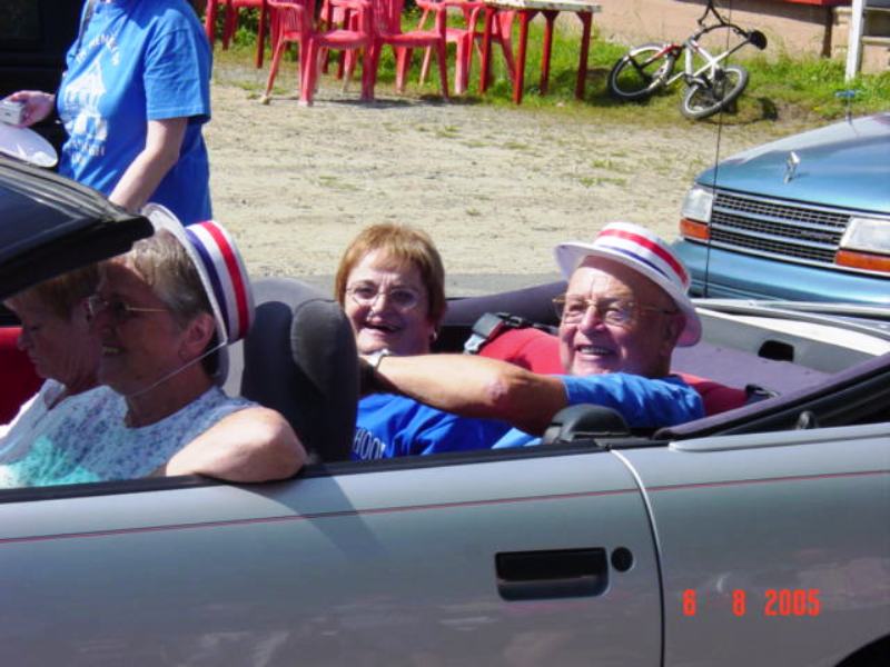 alumni riding in car
