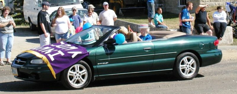alumni riding in car