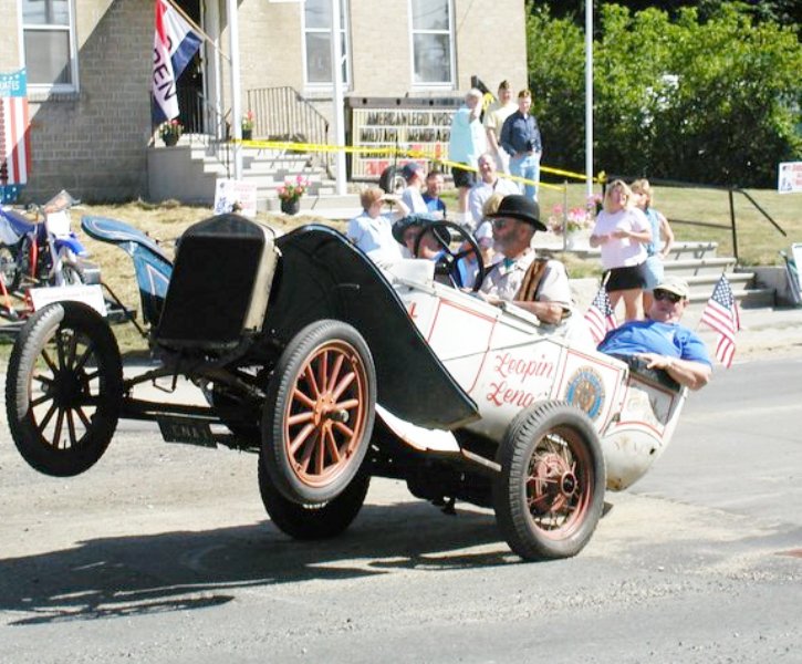 Leaping Lean stunt car
