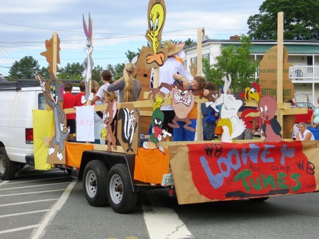 Looney Tunes float