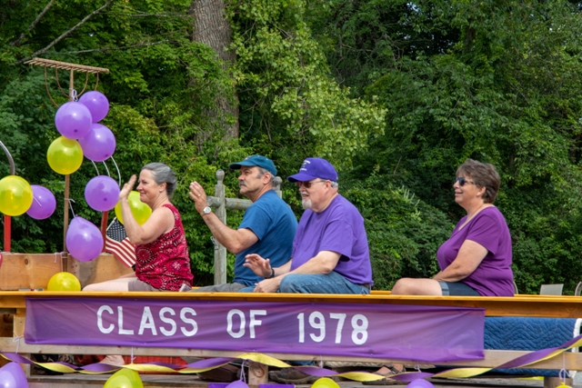 alumni on float