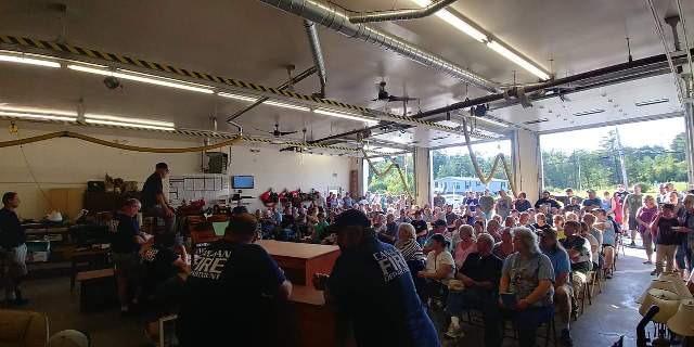 auction crowd
