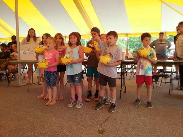 children with prizes